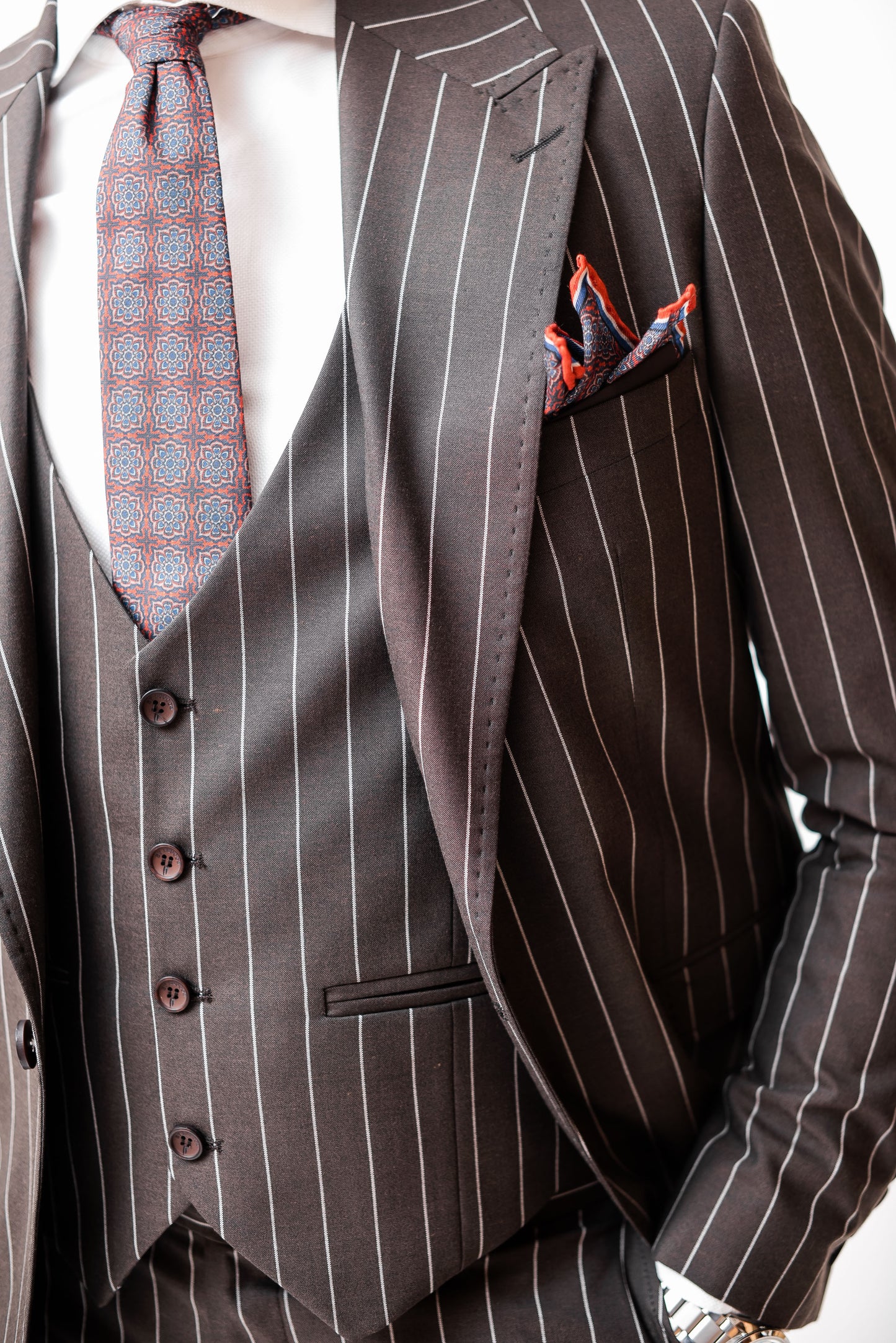 COSTUM SLIM FIT PINSTRIPE NEGRU IN DUNGI