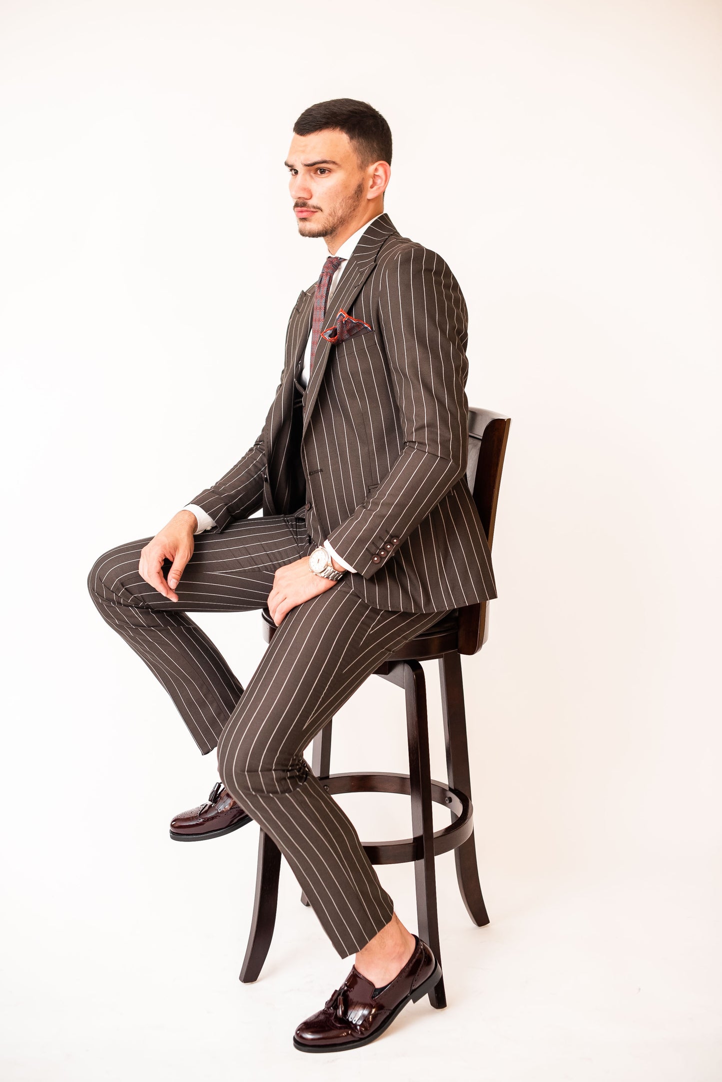 COSTUM SLIM FIT PINSTRIPE NEGRU IN DUNGI