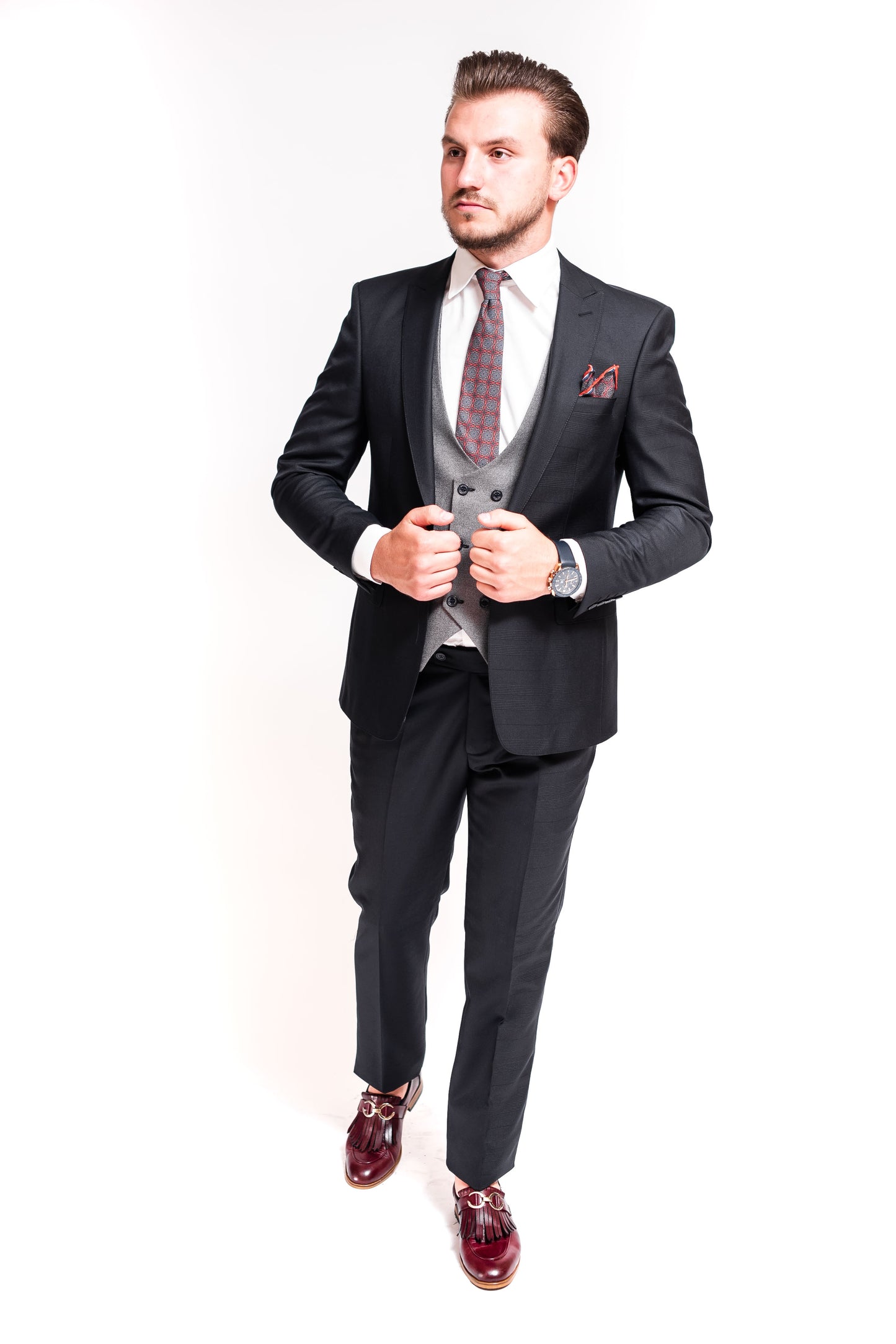 COSTUM SLIM FIT NEGRU CU CAROURI