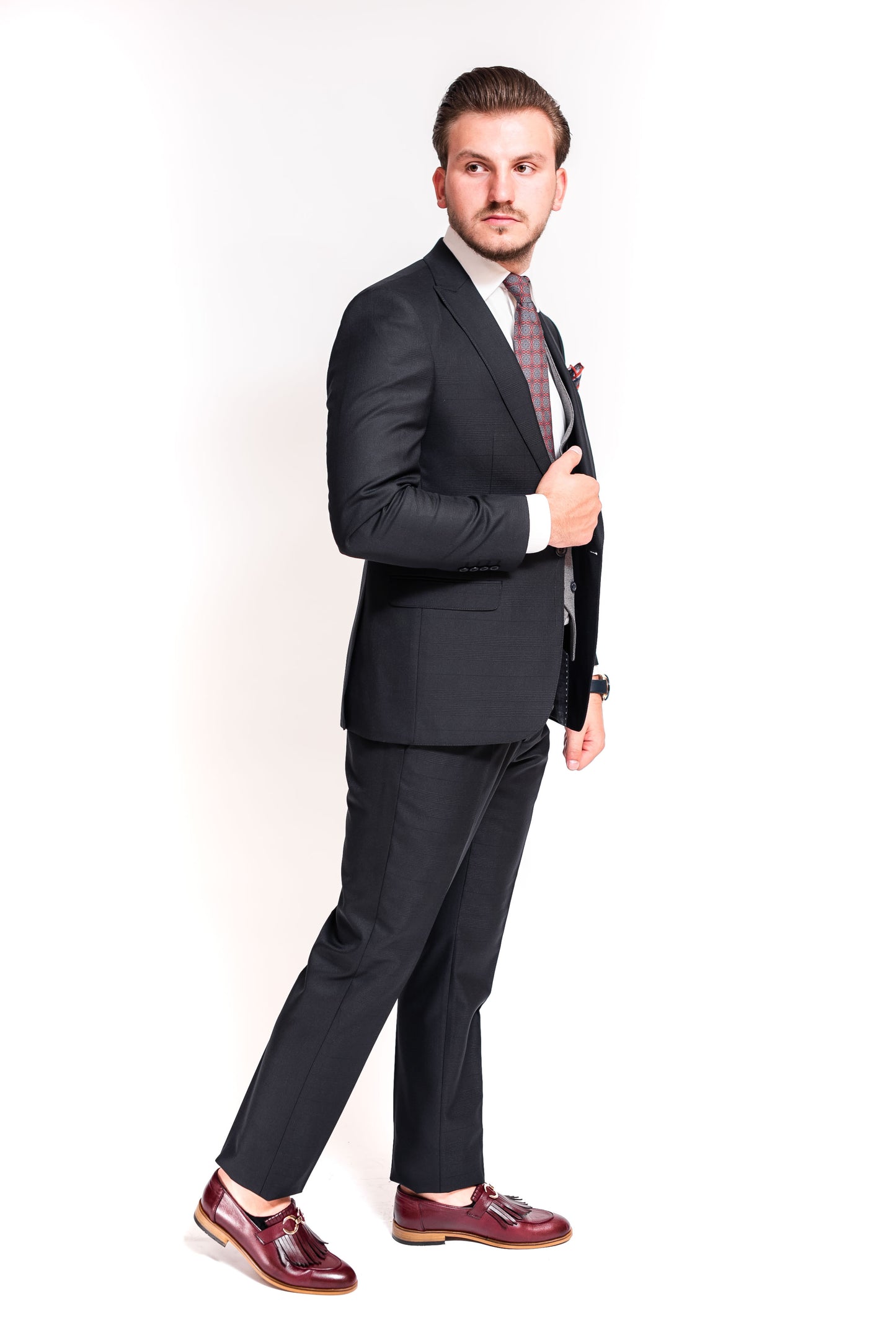 COSTUM SLIM FIT NEGRU CU CAROURI